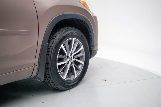 Used 2018 Toyota Highlander XLE image 11