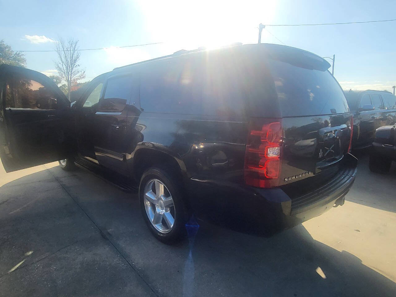 Used 2012 Chevrolet Suburban LT RWD image 29