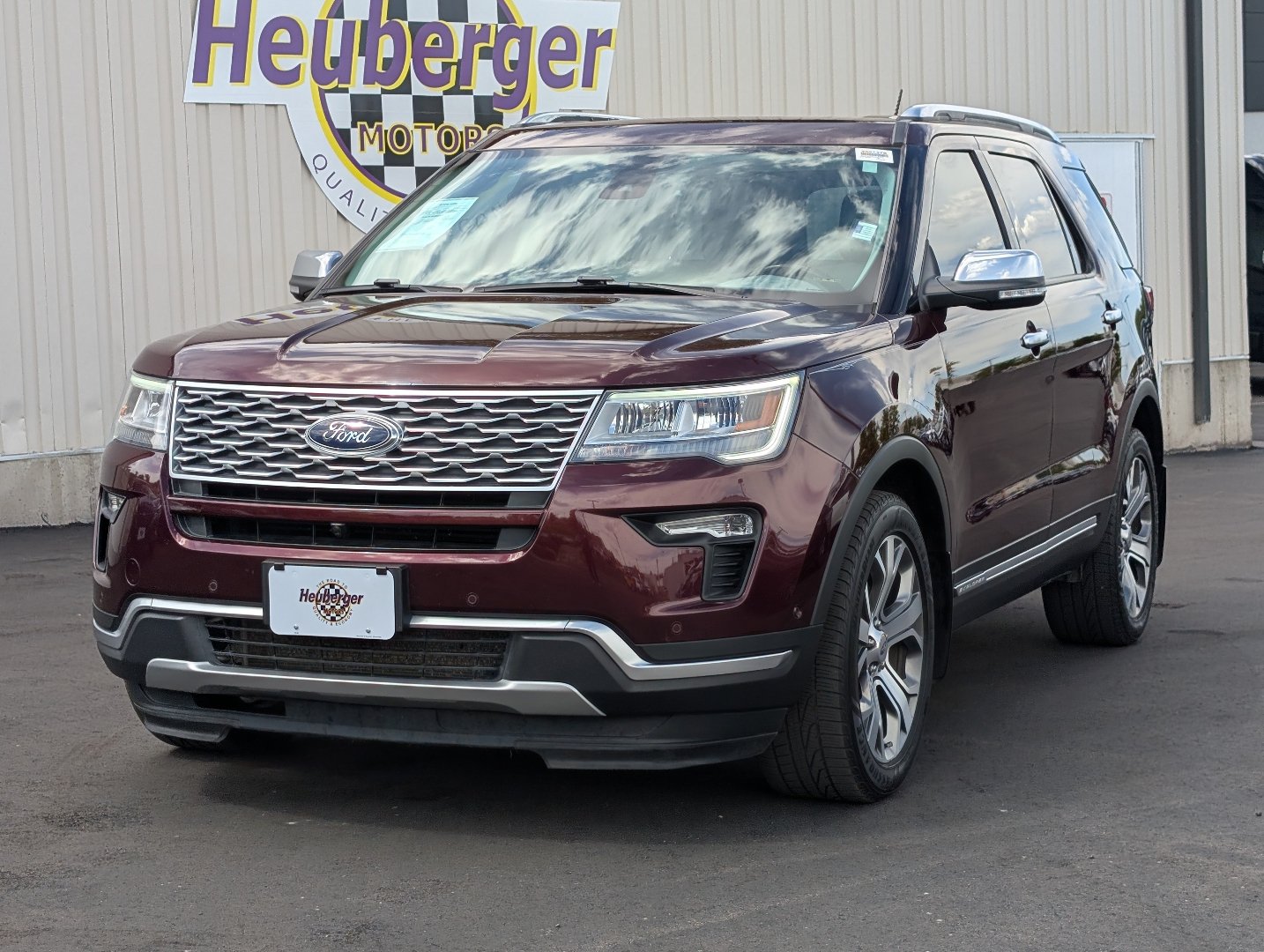 Used 2018 Ford Explorer Platinum AWD/4WD image 3