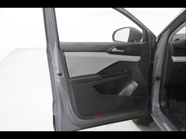 Certified 2023 Volkswagen Taos SE AWD/4WD image 4