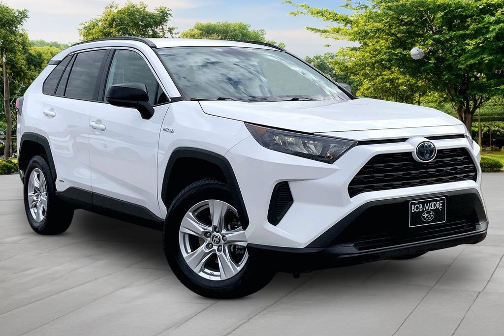 Used 2021 Toyota RAV4 LE AWD/4WD image 3