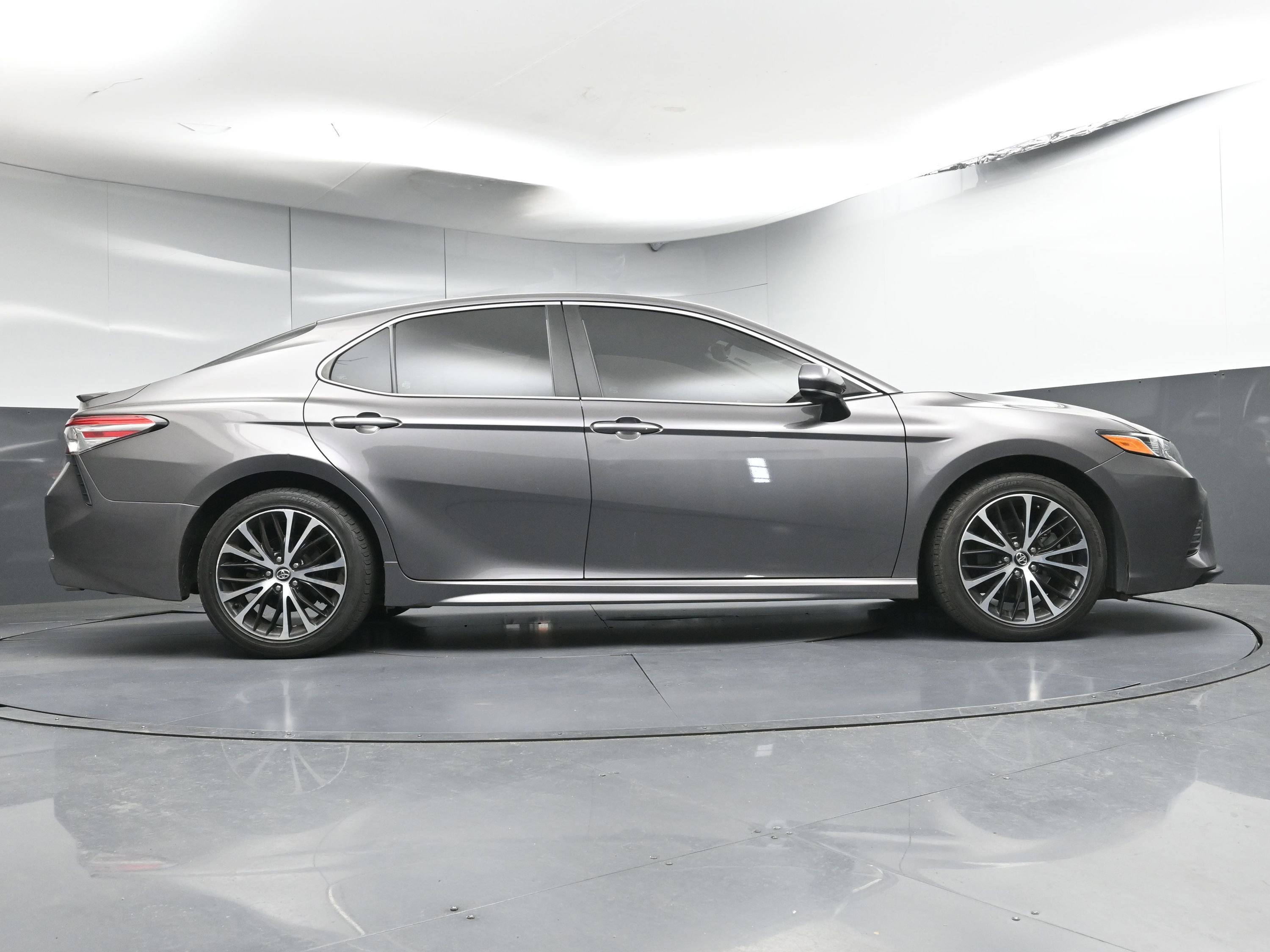 Used 2020 Toyota Camry SE image 24