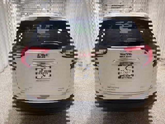 Used 2024 GMC Terrain SLE w/ Driver Convenience Package image 4