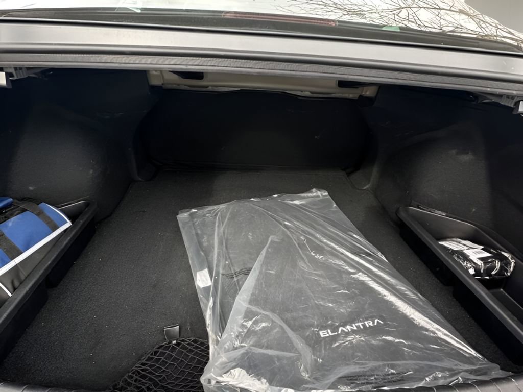 Used 2025 Hyundai Elantra SEL image 13