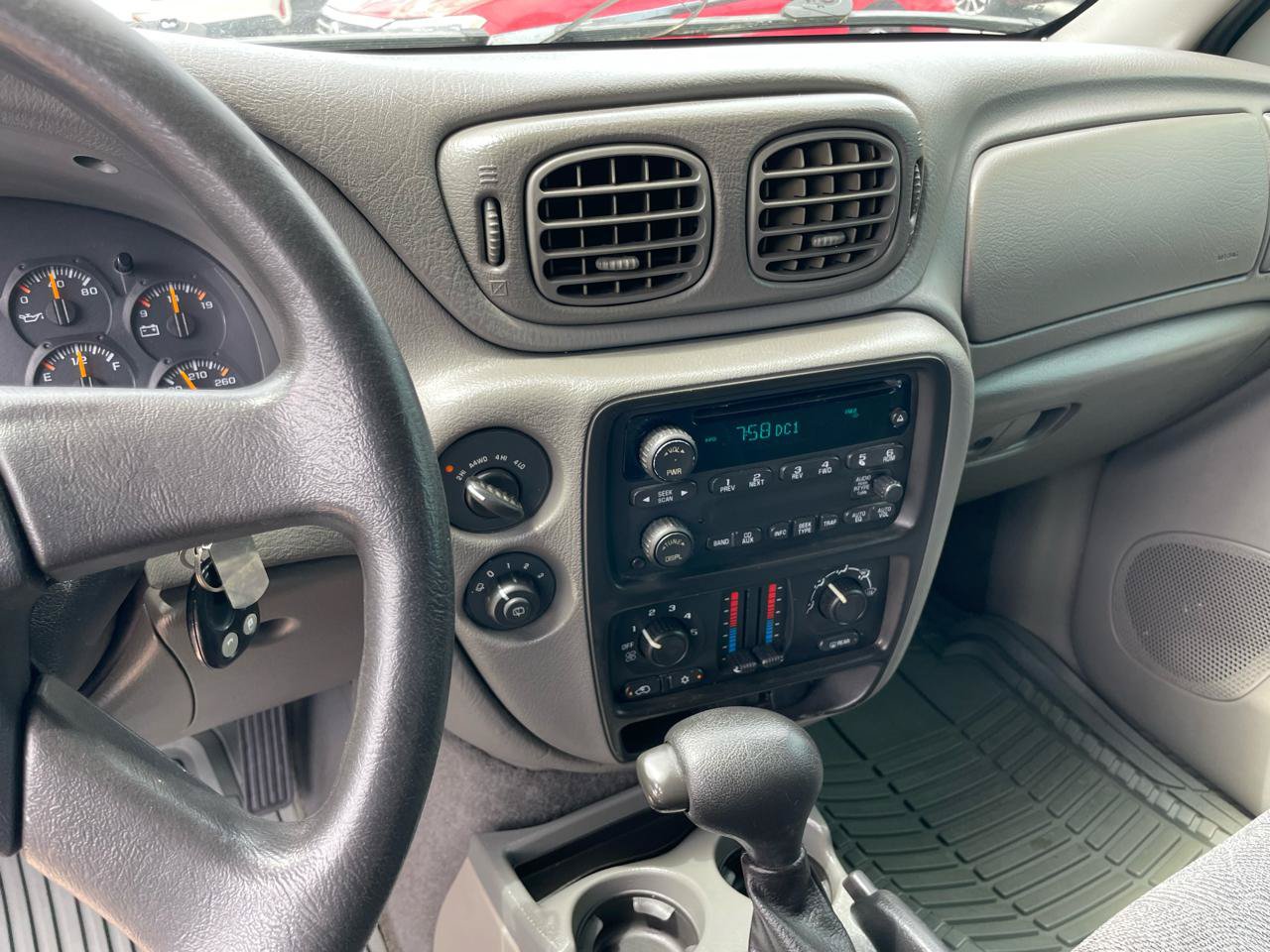 Used 2004 Chevrolet TrailBlazer LS w/ LS Preferred Equipment Group AWD/4WD image 36