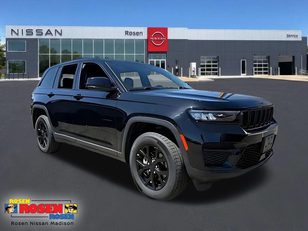 Used 2025 Jeep Grand Cherokee Altitude