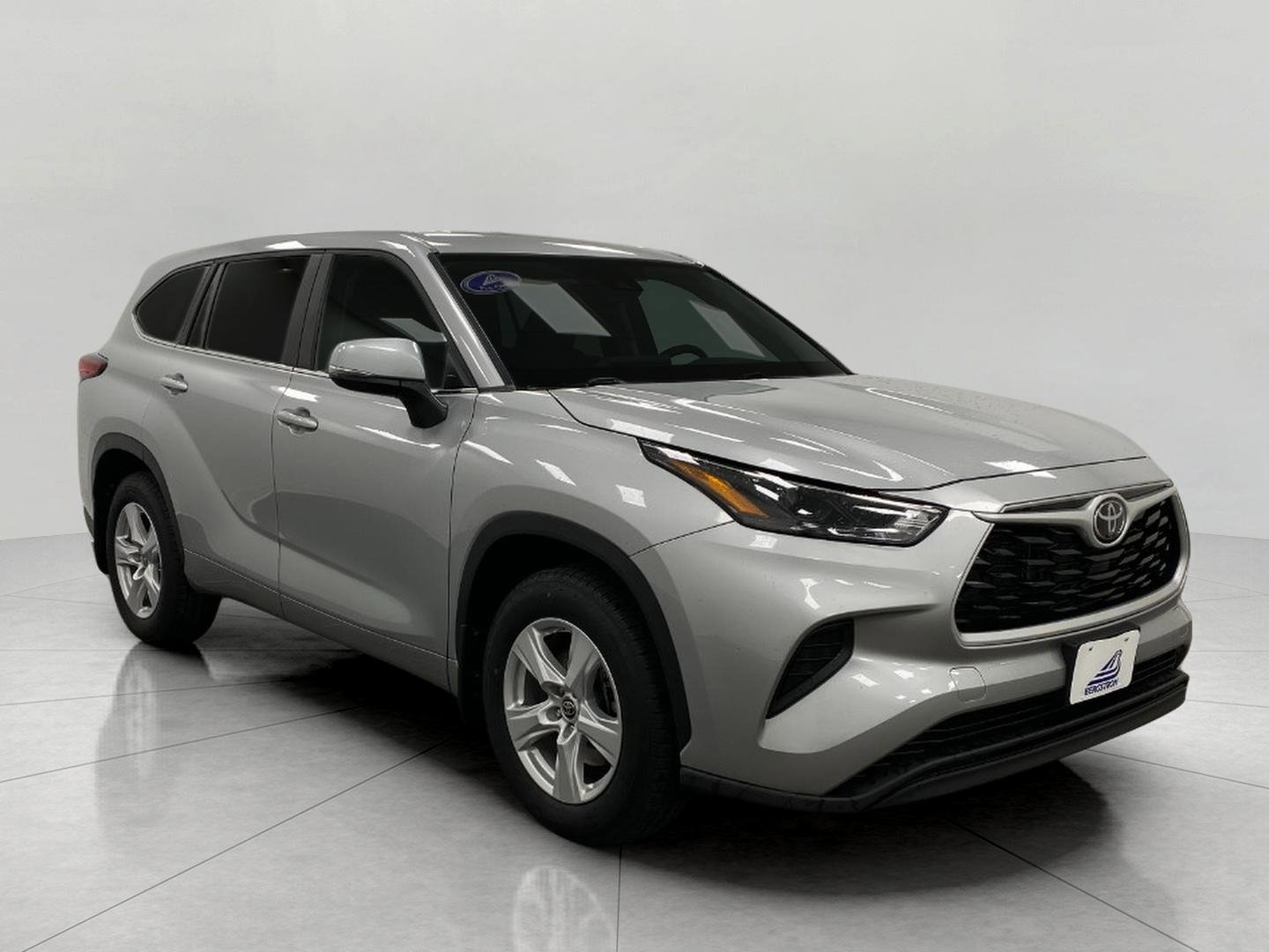 Used 2023 Toyota Highlander L image 1