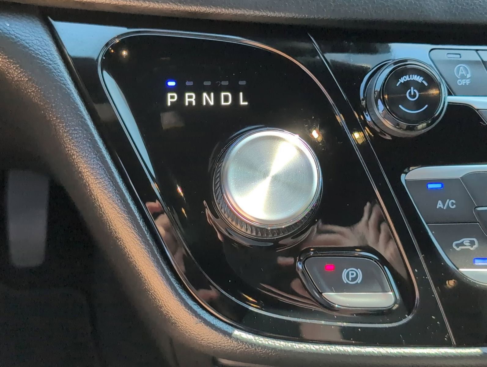 Used 2025 Chrysler Pacifica Select image 23