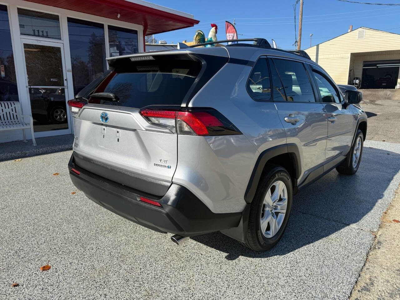 Used 2021 Toyota RAV4 LE image 11