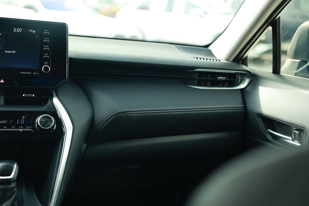 Used 2021 Toyota Venza LE w/ Carpet Mat Package (TMS) image 27