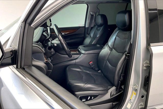 Used 2019 Cadillac Escalade ESV Luxury AWD/4WD image 16
