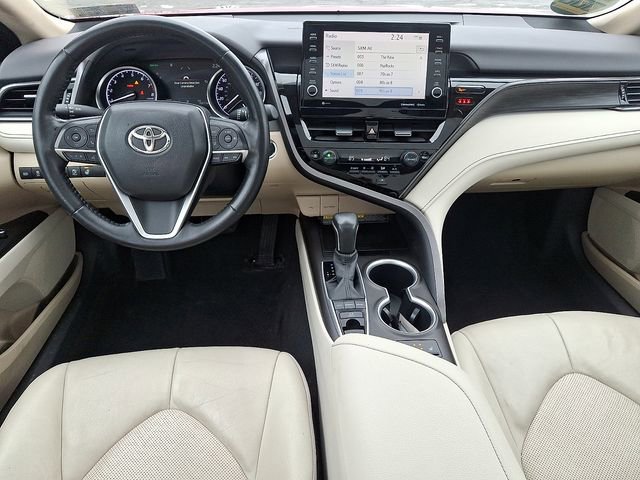Used 2021 Toyota Camry XLE image 11