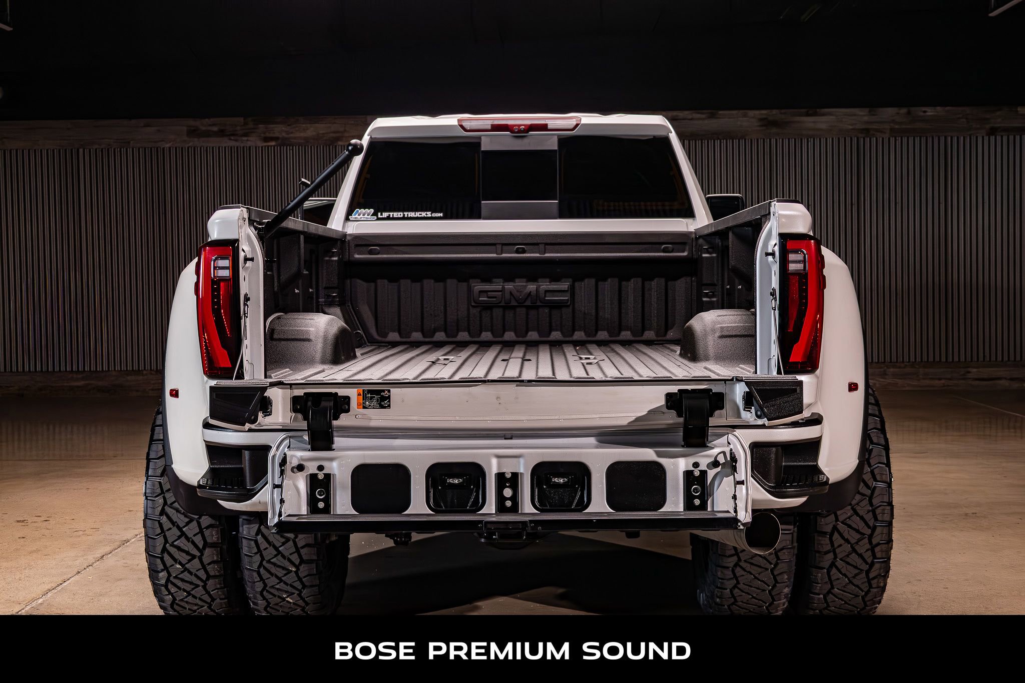 Used 2025 GMC Sierra 3500 Denali w/ Denali Reserve Package image 9