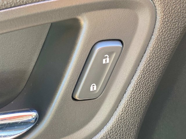 Used 2017 Chevrolet Colorado Z71 AWD/4WD image 13