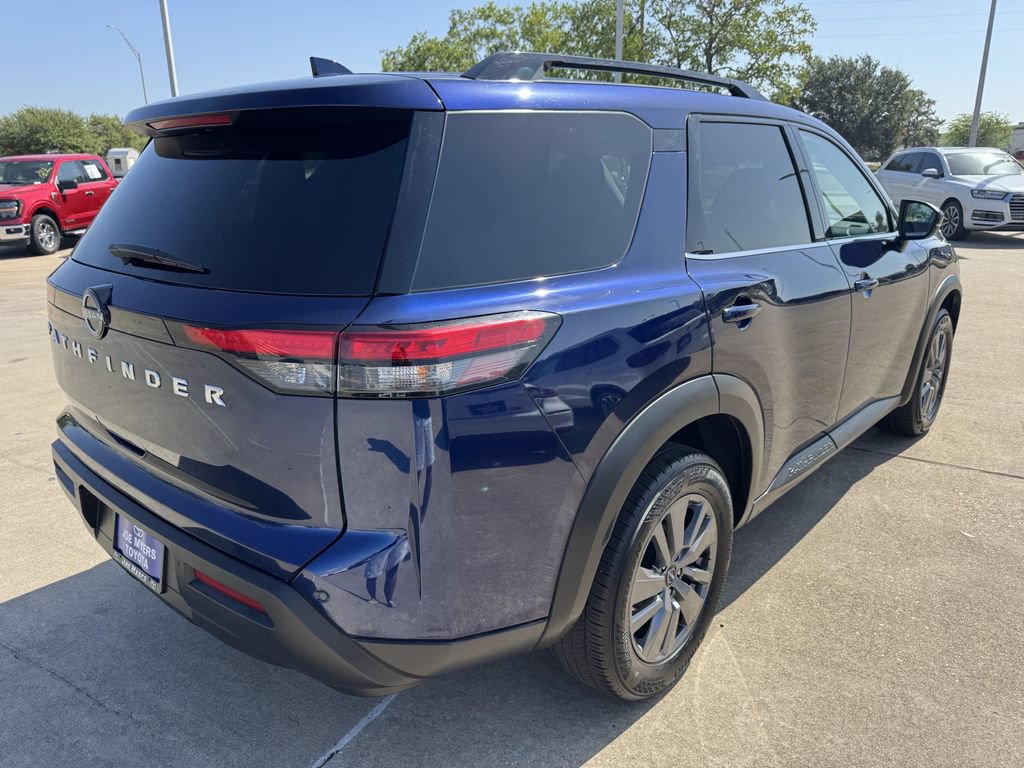 Used 2025 Nissan Pathfinder SV FWD image 7