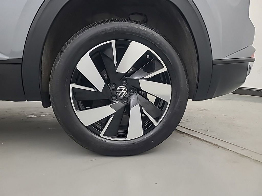 Used 2025 Volkswagen Atlas Cross Sport SE image 10