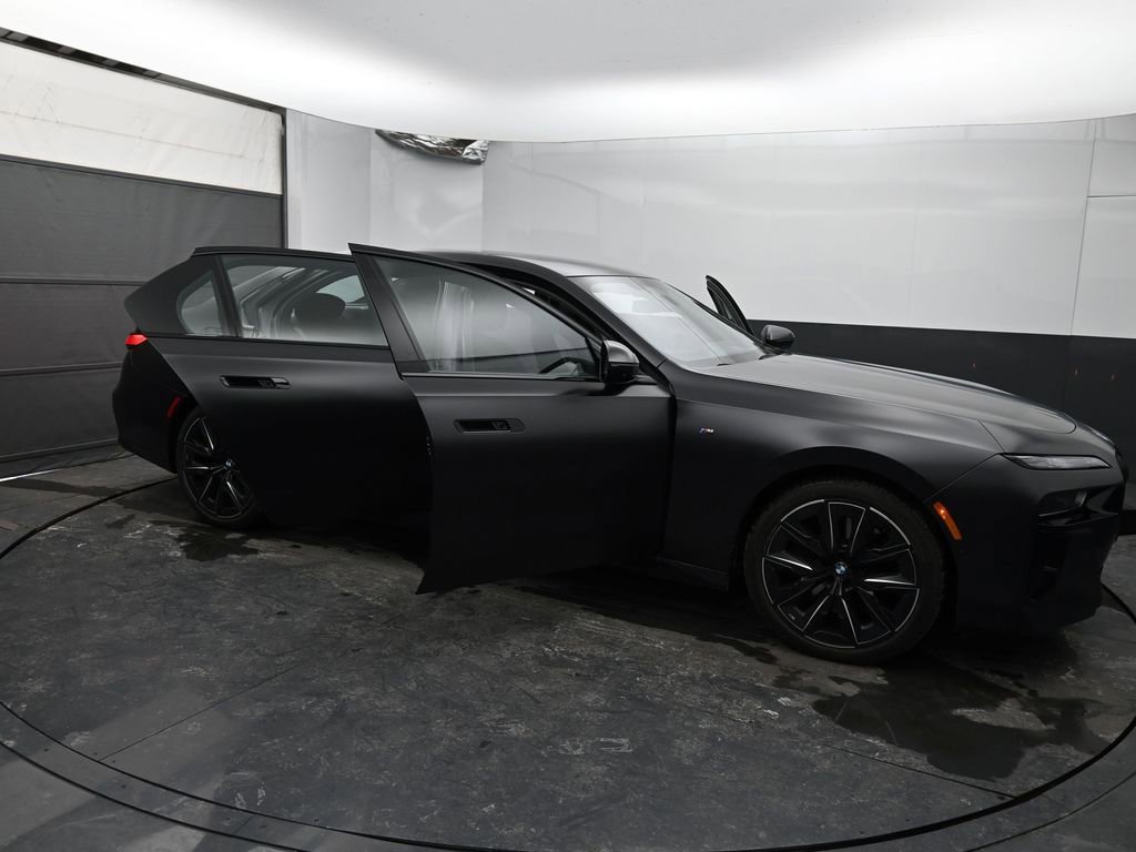 Used 2023 BMW 760i xDrive image 14