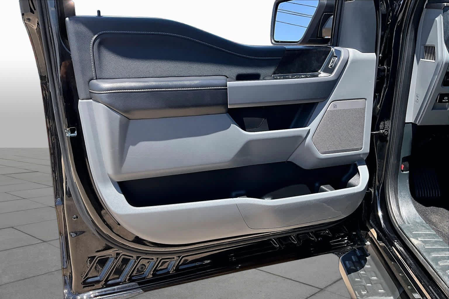 Used 2025 Ford F150 Lightning Flash AWD/4WD image 19