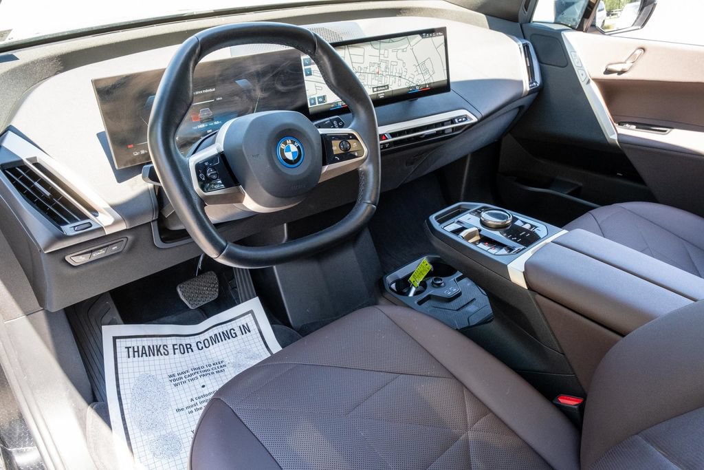 Used 2023 BMW iX xDrive50 w/ Sport Package AWD/4WD image 16