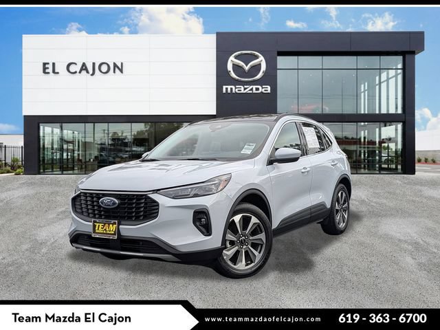 Used 2025 Ford Escape Platinum AWD/4WD image 1