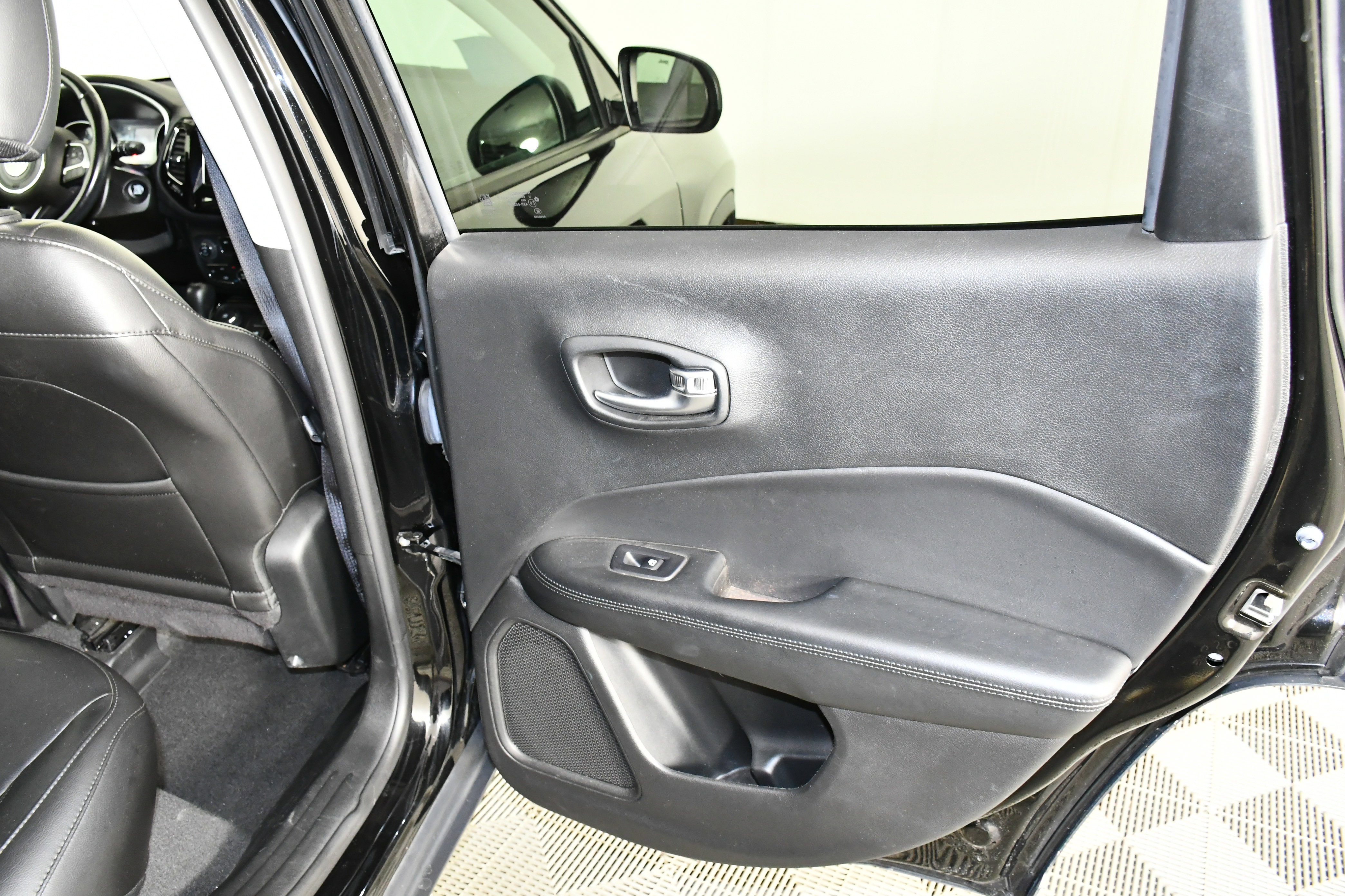 Used 2020 Jeep Compass Altitude image 43