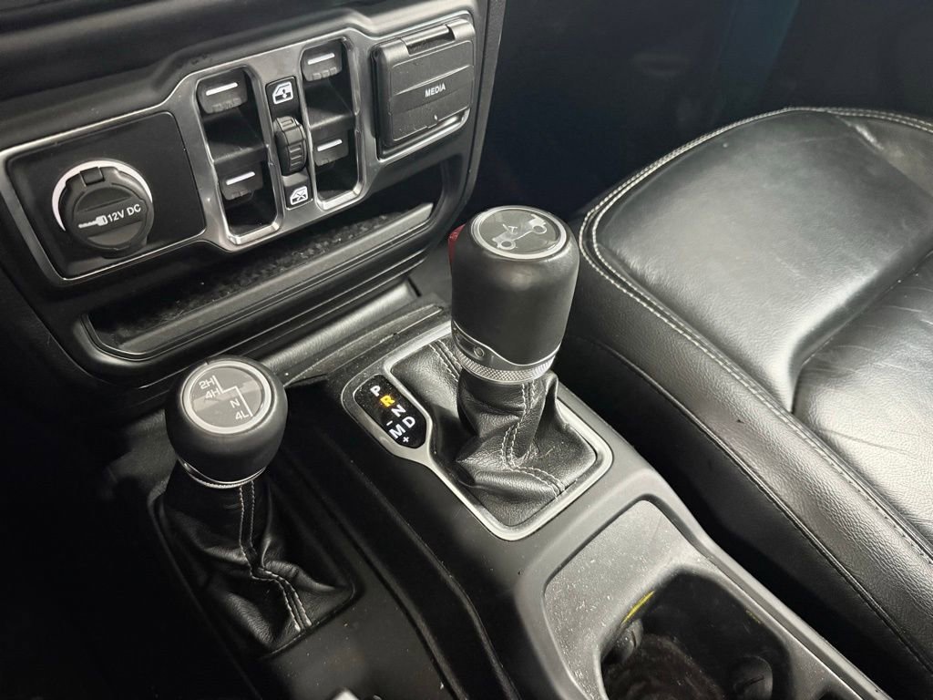 Used 2019 Jeep Wrangler Unlimited Sahara w/ Uconnect 4C Nav & Sound Group AWD/4WD image 18