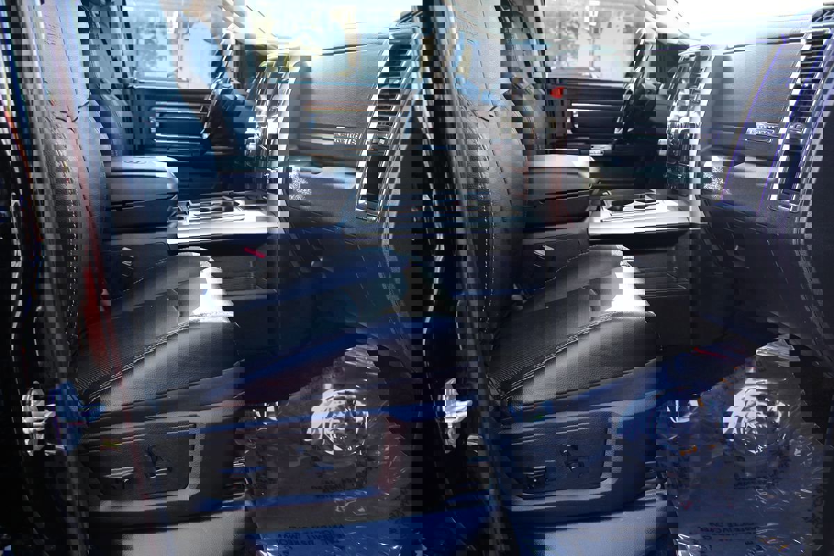 Used 2014 RAM 1500 Laramie w/ Convenience Group image 24