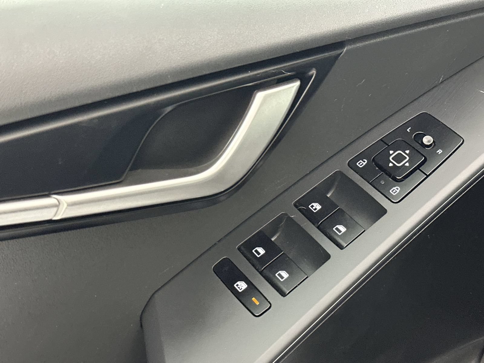 Used 2024 Kia Niro LX FWD image 13