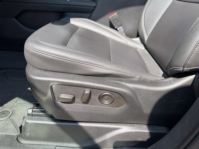 Used 2023 Chevrolet Suburban Z71 w/ Luxury Package AWD/4WD image 22
