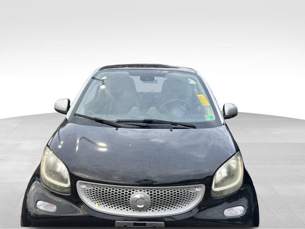Used 2016 smart fortwo passion RWD image 2