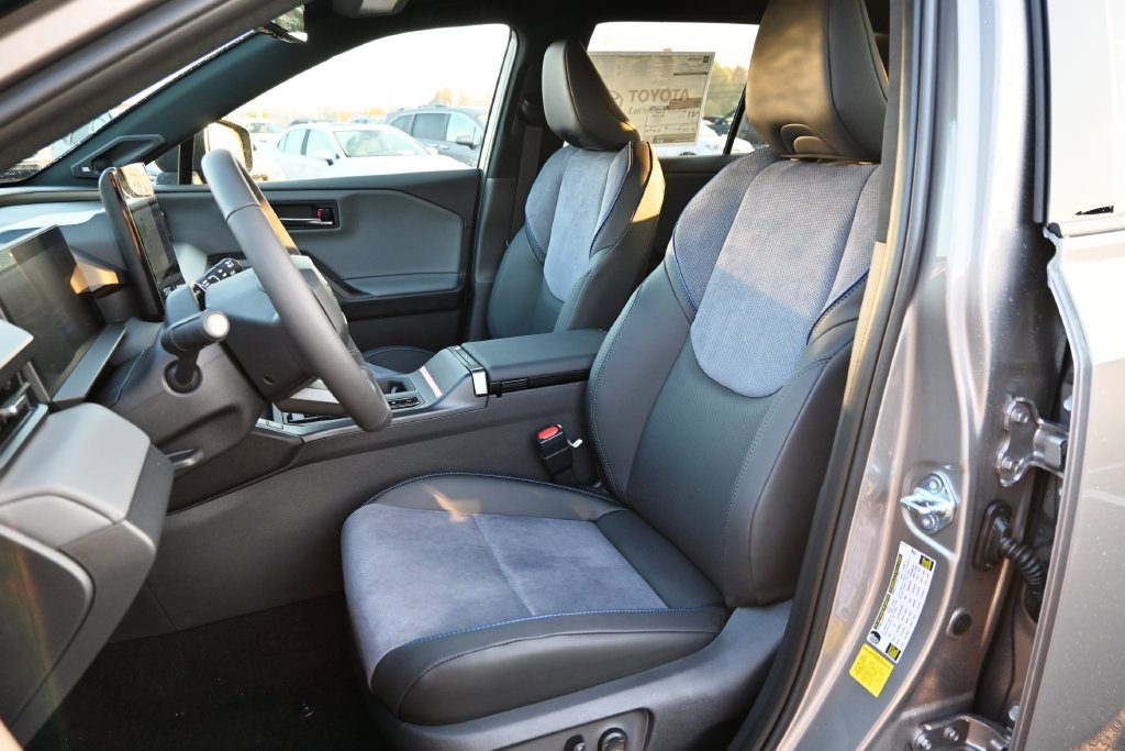 New 2026 Toyota RAV4 XSE w/ Panoramic Sun Roof Package AWD/4WD image 11