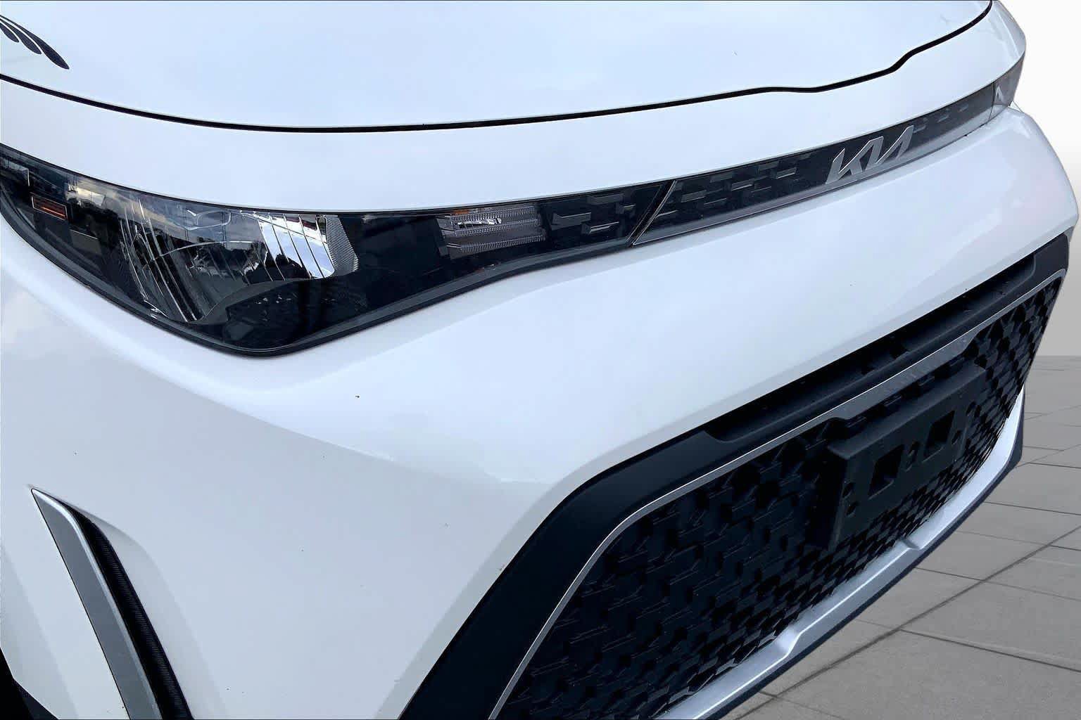 Used 2025 Kia Soul LX w/ LX Technology Package FWD image 28