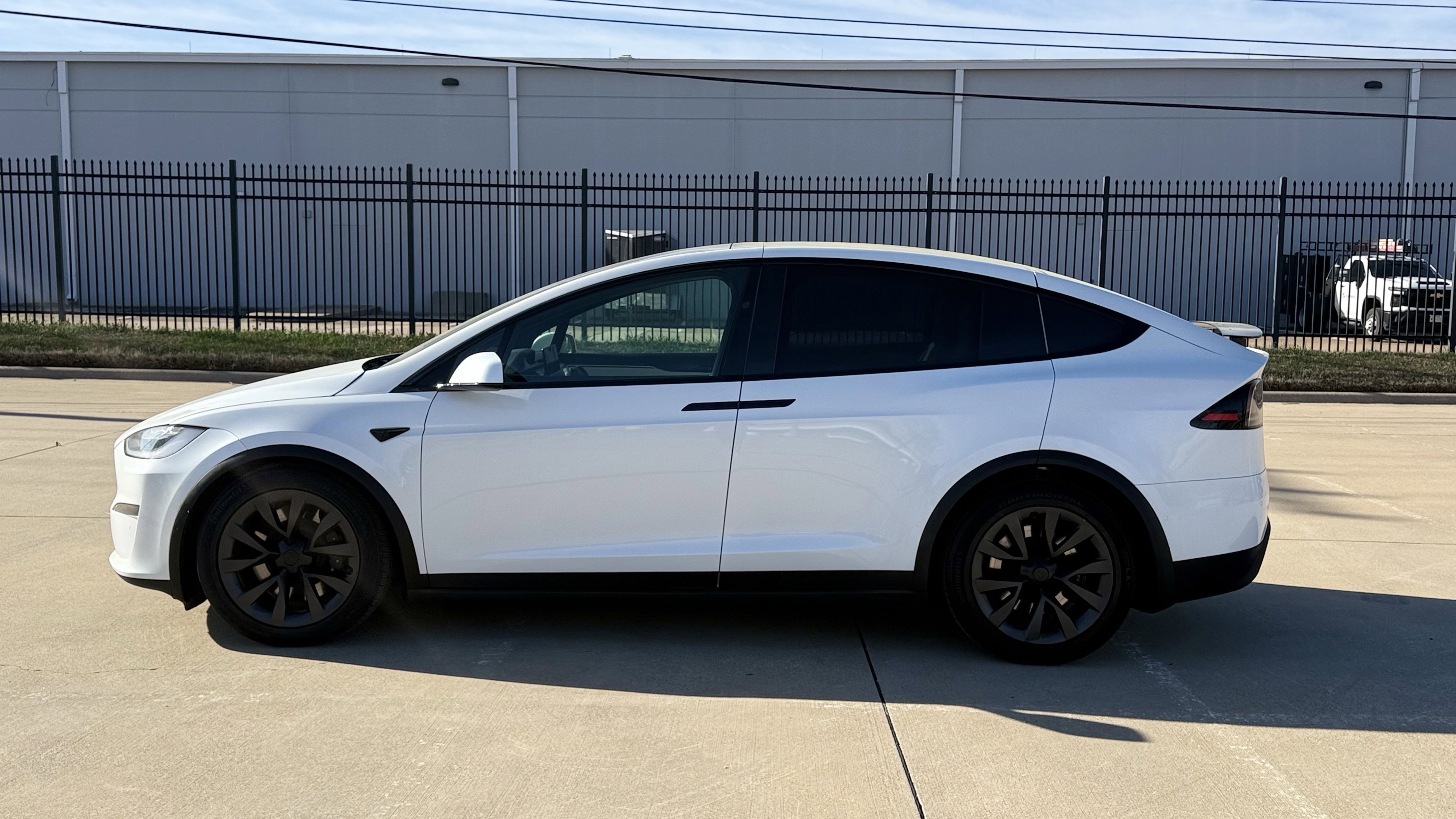 Used 2023 Tesla Model X Plaid image 8
