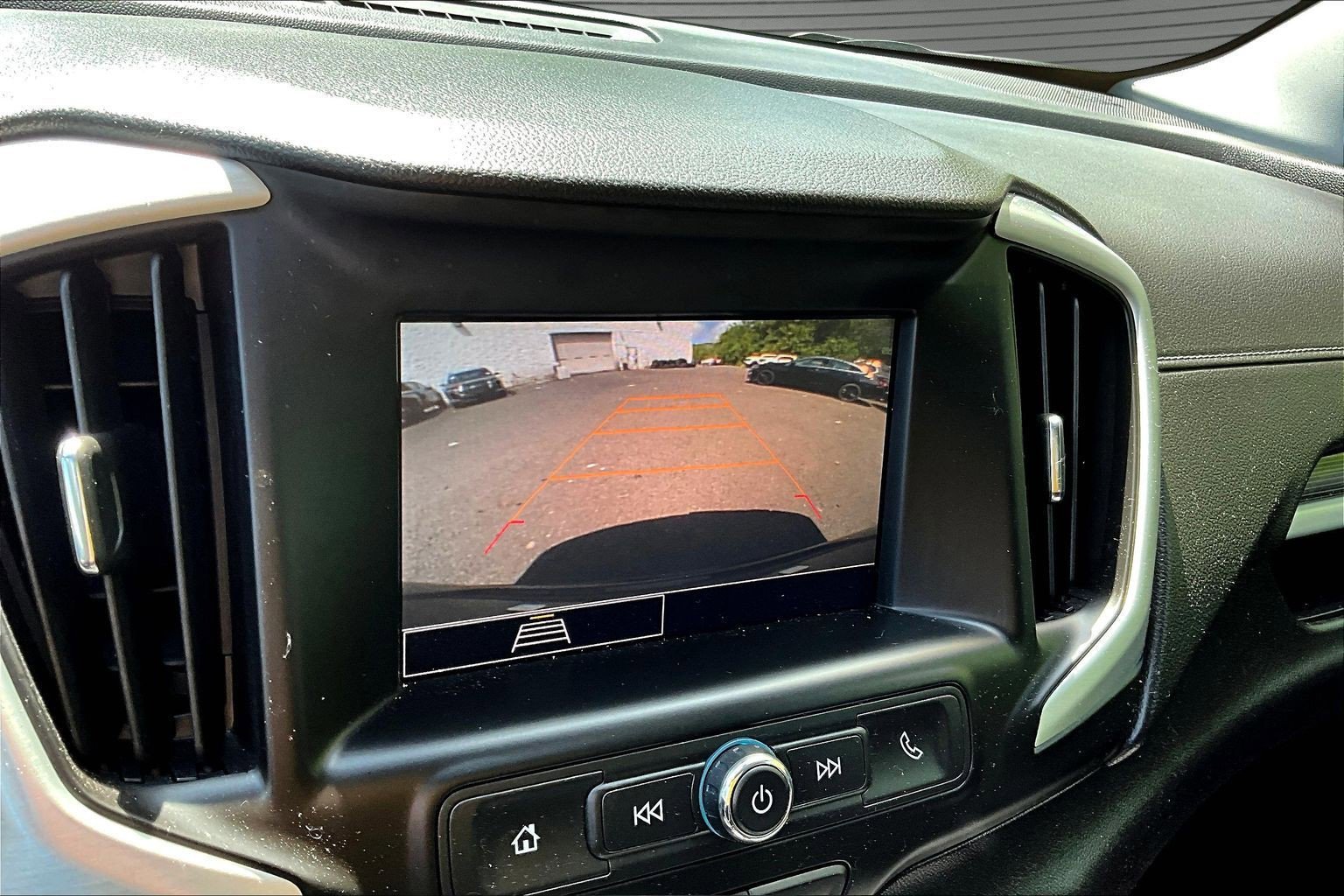 Used 2024 GMC Terrain SLE w/ Driver Convenience Package AWD/4WD image 9