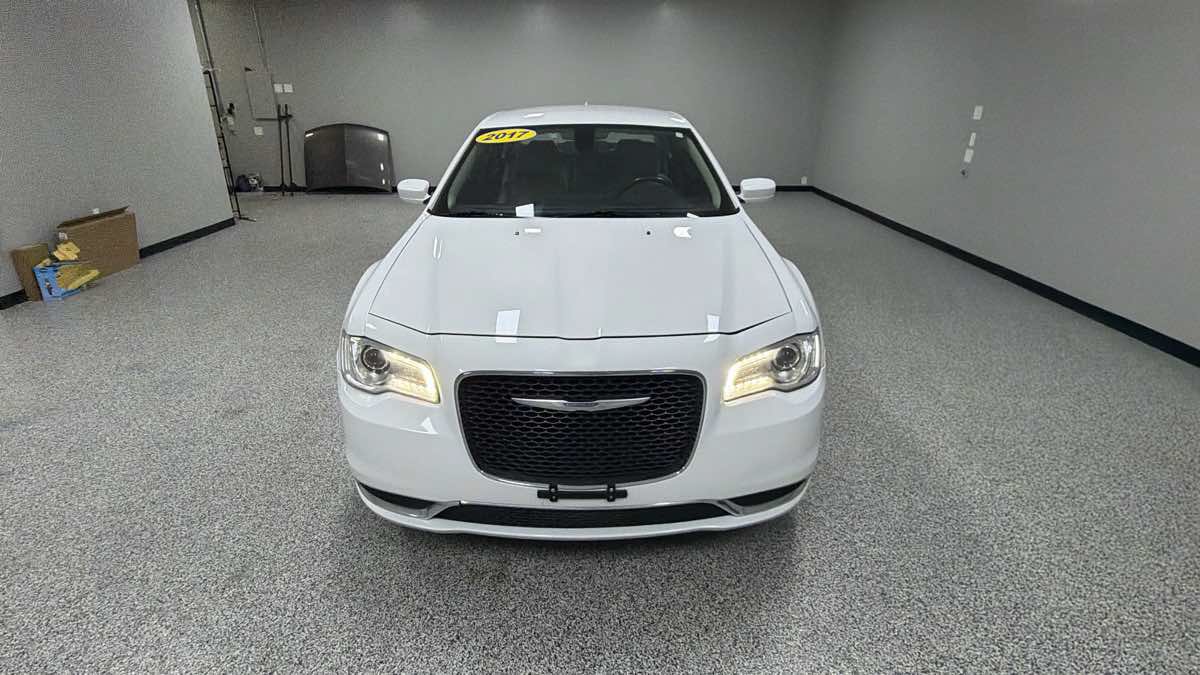 Used 2017 Chrysler 300 Limited RWD image 8