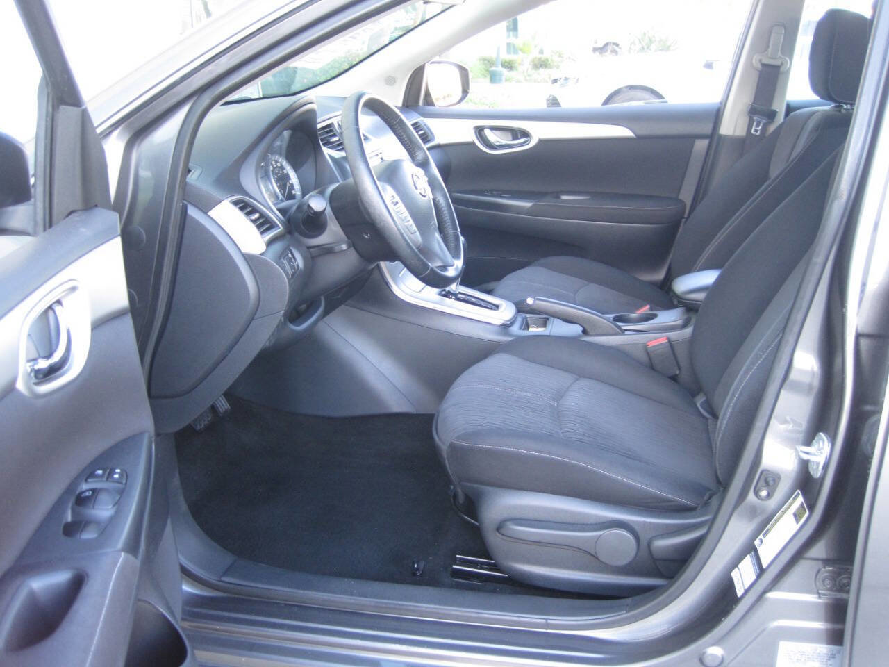 Used 2015 Nissan Sentra SV w/ Navigation Package image 17