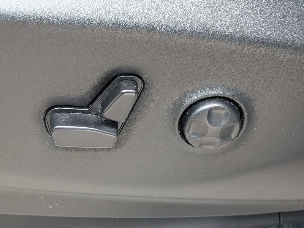 Used 2024 Chrysler Pacifica Touring-L FWD image 21