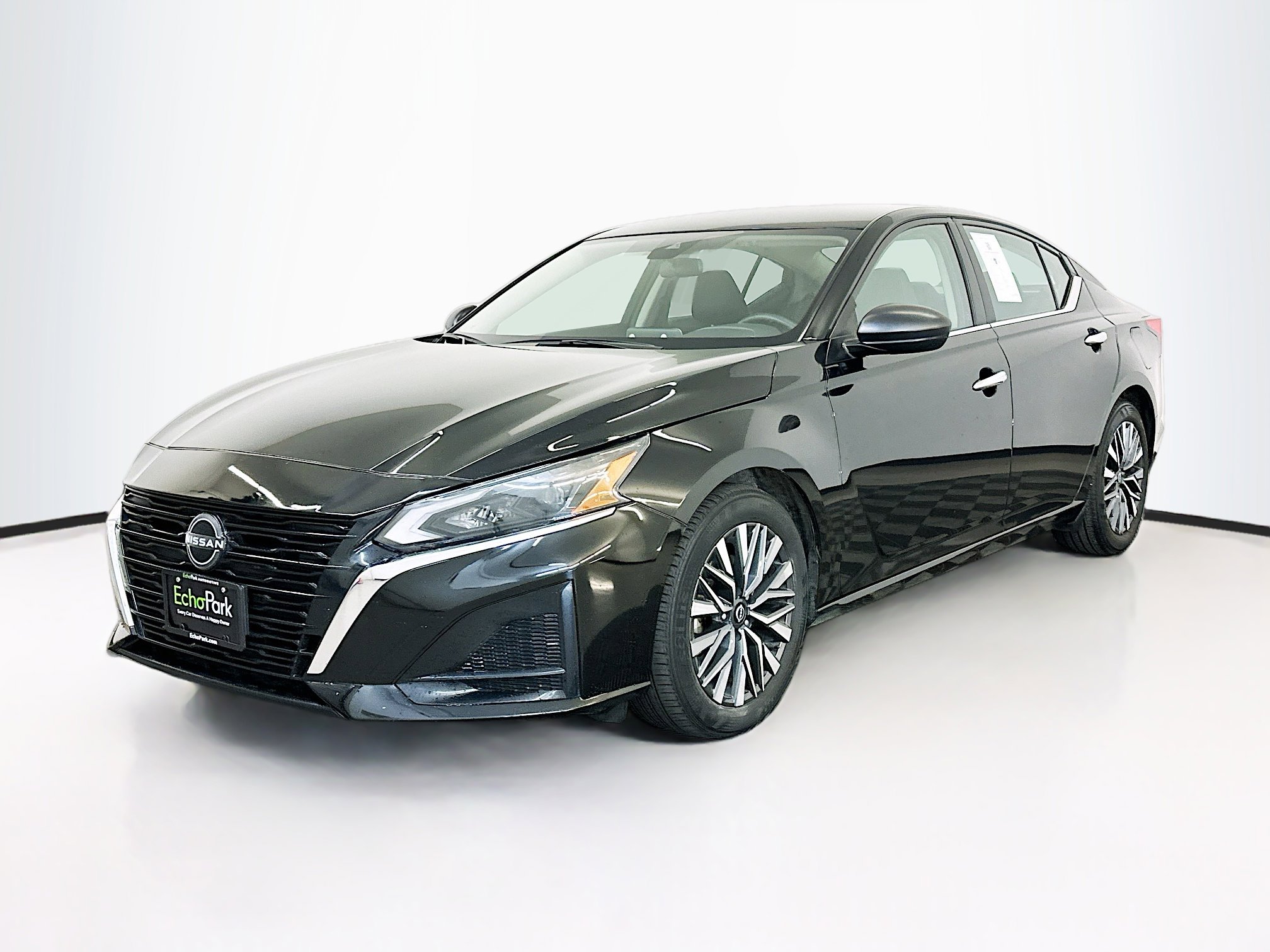 Used 2024 Nissan Altima 2.5 SV image 3