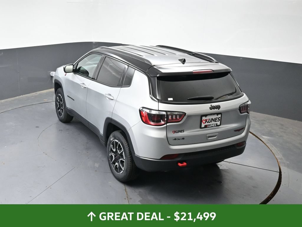 Used 2025 Jeep Compass Trailhawk AWD/4WD image 50