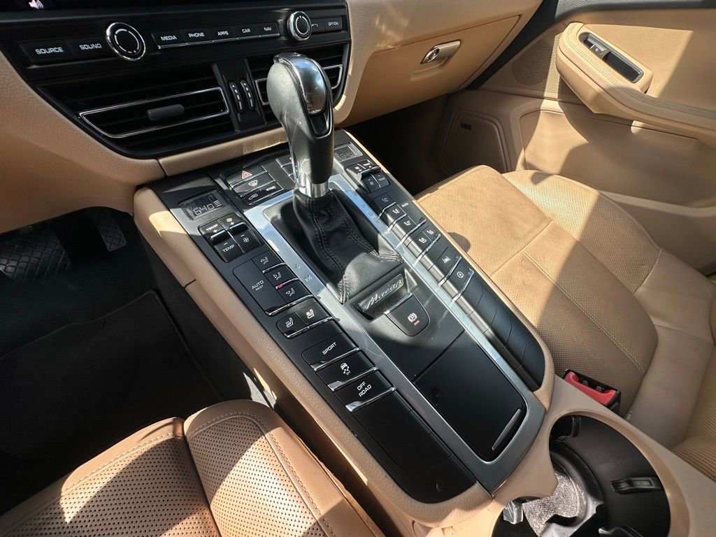 Certified 2020 Porsche Macan AWD/4WD image 27