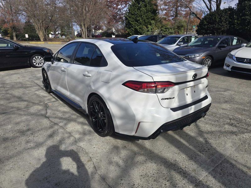 Used 2021 Toyota Corolla SE image 3