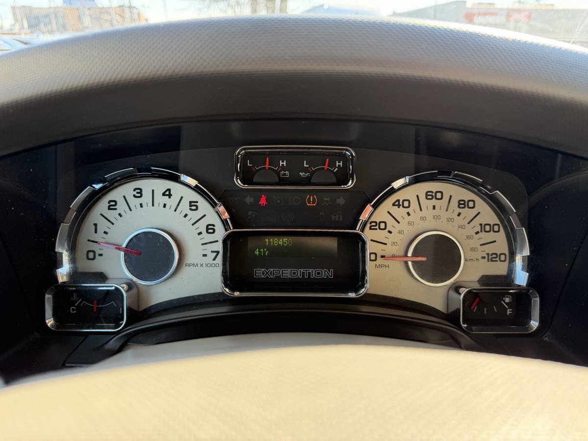 Used 2013 Ford Expedition XLT image 34