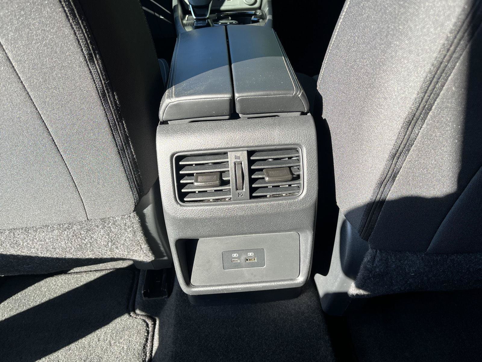 Used 2023 Nissan Rogue SV AWD/4WD image 17