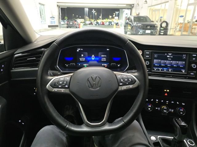 Used 2024 Volkswagen Jetta SE image 14