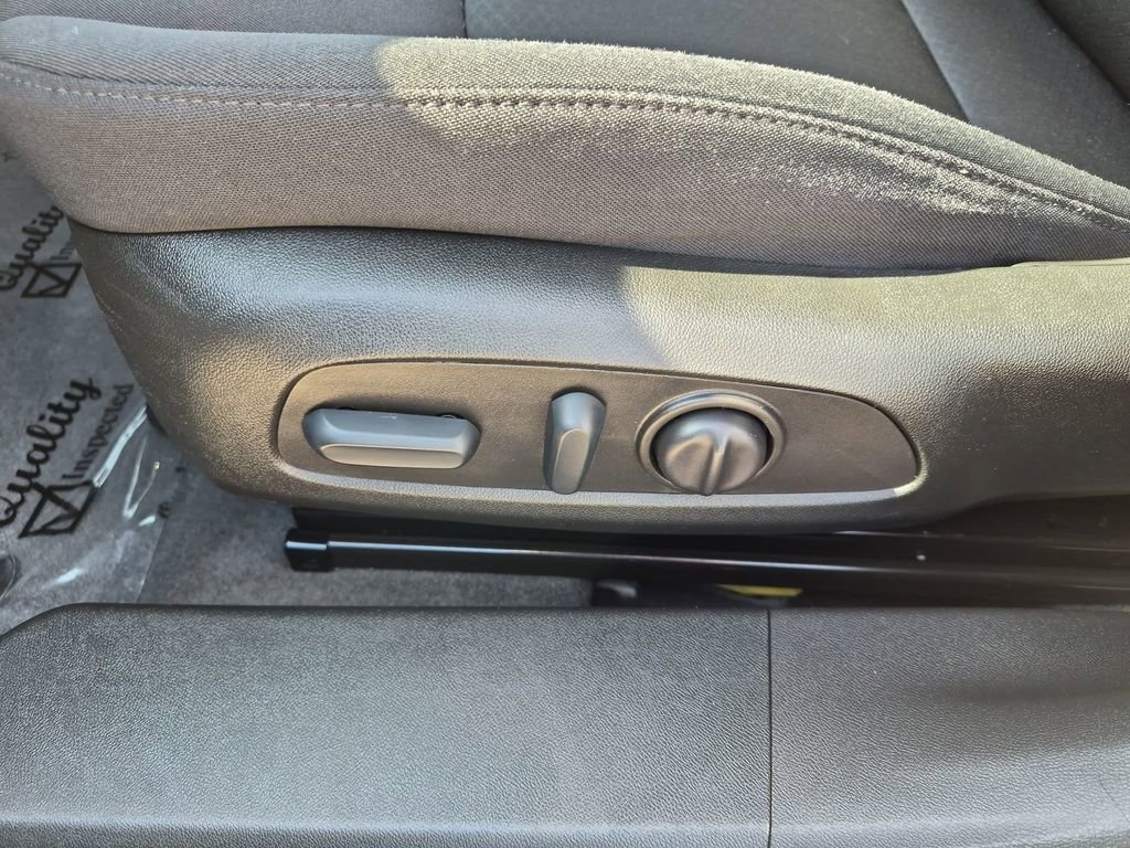 Used 2022 Chevrolet Malibu LT FWD image 12