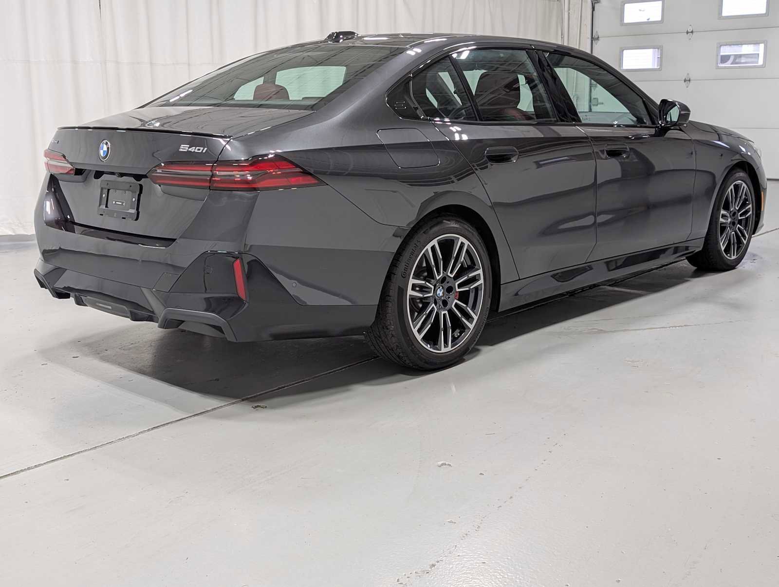 Used 2025 BMW 540i xDrive w/ Executive Package image 7