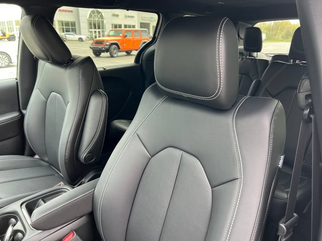 New 2027 Chrysler Pacifica Select AWD/4WD image 12