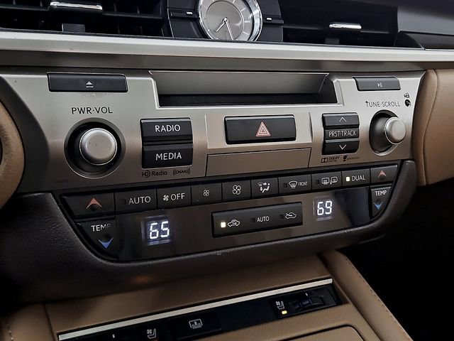 Used 2016 Lexus ES 350 w/ Luxury Package w/Wood Trim FWD image 16