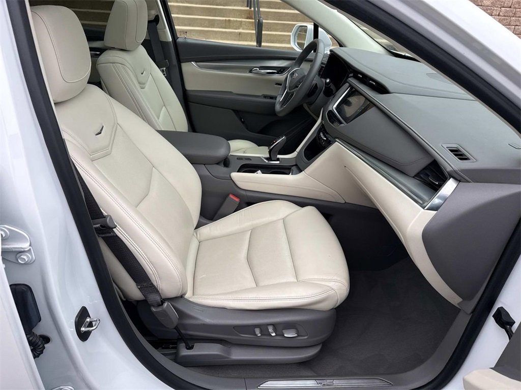 Used 2017 Cadillac XT5 Luxury w/ LPO, Wheel Lock Package image 11