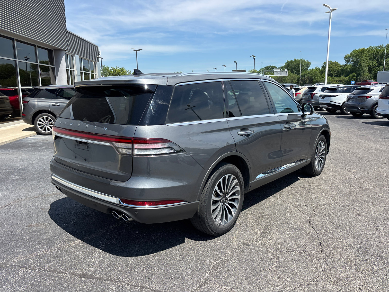 Used 2023 Lincoln Aviator Reserve w/ Elements Package Plus AWD/4WD image 7